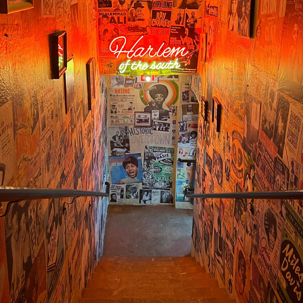 Red Rooster Lounge